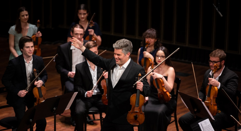 Barnabás Kelemen & Liszt Academy String Orchestra