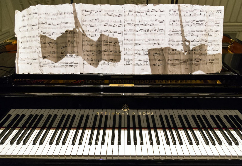 Mozart 270 – Kurtág 100 / 2.